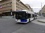 TL - Trolleybus Nr.890 unterwegs auf der Linie 1 vor den SBB Bahnhof in Lausanne am 01.04.2017