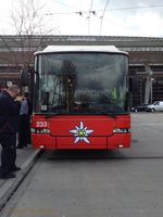 Der Edelweiss Werbebus der VBL am 13.04.2013 am Bahnhof.