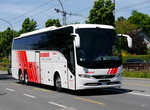 Reisebus Volvo unterwegs in der Stadt Luzern am 21.05.2016
