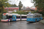 Rund 65 Jahre liegen zwischen den beiden Trolleybussen welche sich am 2. Oktober 2016 im Maihof getroffen haben. Der FBW/FFA/MFO-Trolleybus Nr. 25 von vbl-historic war auf einer Extrafahrt für den Trolleybusverein Schweiz unterwegs, als er vom Hess/Vossloh-Kiepe LighTram4 Nr. 238 überholt wurde.
