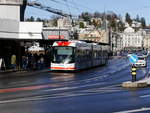VBL - Trolleybus Nr.415 unterwegs auf der Linie 1 vor dem Bahnhof in Luzern am 09.12.2017