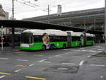 VBL - Trolleybus  Nr.233 unterwegs auf der Linie 1 in Luzern bei den Bushaltestellen vor dem SBB Bahnhof Luzern am 03.02.2018