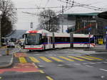 VBL - Trolleybus Nr.401 unterwegs auf der Linie 2 in Luzern bei den Bushaltestellen vor dem SBB Bahnhof Luzern am 03.02.2018