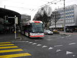 VBL - Trolleybus Nr.411 unterwegs auf der Linie 1 in Luzern bei den Bushaltestellen vor dem SBB Bahnhof Luzern am 03.02.2018