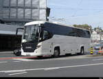 Scania Reisebus unterwegs in der Stadt Luzern am 23.10.2022