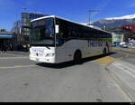 Mercedes Tourismo  VS 11004 bei der Zufahrt zu den Bushaltestellen vor dem Bahnhof in Sion am 10.04.2025