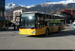 Postauto - Mercedes Citaro  VS  70848 bei der zufahrt zu den Postautohaltestellen vor dem Bahnhof in Sion am 29.12.2025