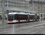 VBSG - Hess Trolleybus 132 bei den Haltestellen vor dem Bahnhof in St. Gallen am 25.09.2022