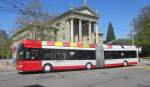 Stadtbus Winterthur Nr. 176 (2005) am 23.4.2015 beim Stadthaus. Die Solaris Trollino's 171-180 haben nun bereits das 10. Betriebsjahr erreicht. Für zukünftige Anschaffungen sind auch Doppelgelenk-Trolleybusse geplant.