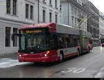 Stadtbus Winterthur - Hess Trolleybus Nr.111 unterwegs bei leichtem Schneefall in Winterthur am 2023.01.22