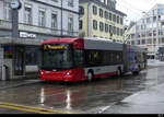 Stadtbus Winterthur - Hess Trolleybus Nr.124 unterwegs bei leichtem Schneefall in Winterthur am 2023.01.22