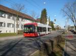Mehr als die Hlfte der  Neuen  sind bereits in Betrieb. Swisstrolley 112 am 6. Feb. 2011 beim Schulhaus Guggenbhl.
