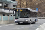 Solaris Urbino von Ötztaler (IM-OVG38) als Skibus Linie 55 in Sölden, Wohlfahrtstraße. Aufgenommen 4.3.2025.