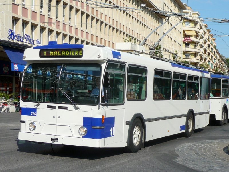 tl - FBW Trolleybus Nr.726 unterwegs in Lausanne vor dem Bahnhof am 01.09.2008