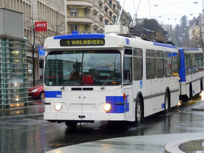 TL - FBW trolleybus Nr.746 mit Anhnger unterwegs auf der Linie 1 in Lausanne am 31.12.2008