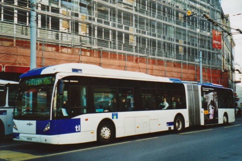 TL Lausanne Nr. 563/VD 550'071 Van Hool am 22. Dezember 2008 Lausanne, Rue Neuve