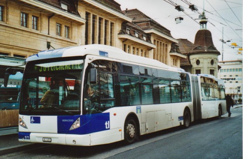 TL Lausanne Nr. 571/VD 1481 Van Hool am 22. Dezember 2008 Lausanne, Bahnhof