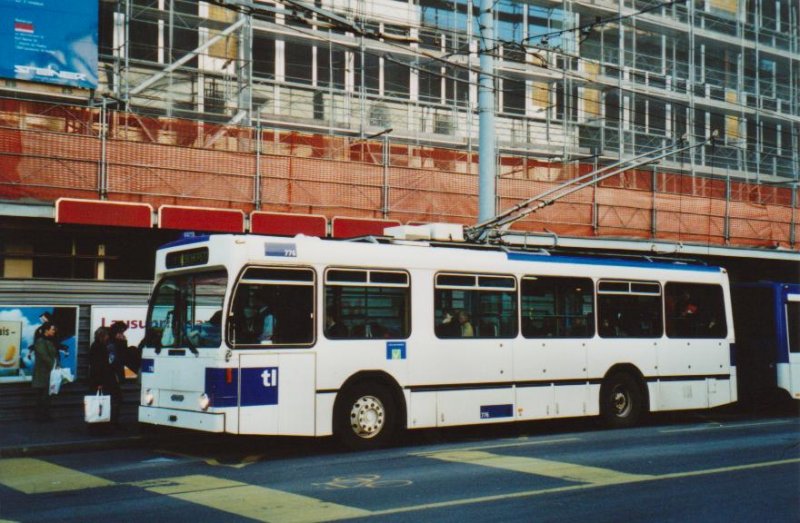 TL Lausanne Nr. 776 NAW/Lauber Trolleybus am 22. Dezember 2008 Lausanne, Rue Neuve