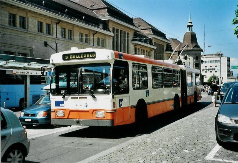 TL Lausanne Nr. 881 Saurer/Hess Gelenktrolleybus (ex TPG Genve Nr. 661) am 21. Juni 2008 Lausanne, Bahnhof