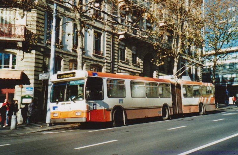 TL Lausanne Nr. 887 Saurer/Hess Gelenktrolleybus (ex TPG Genve Nr. 658) am 22. Dezember 2008 Lausanne, Georgette