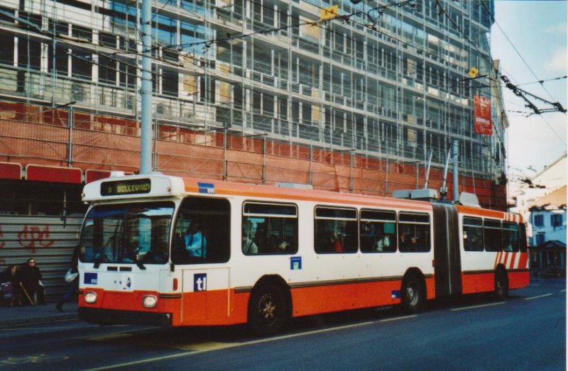 TL Lausanne Nr. 890 Saurer/Hess Gelenktrolleybus (ex TPG Genve Nr. 656) am 22. Dezember 2008 Lausanne, Rue Neuve