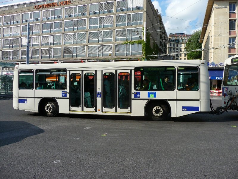 tl - Trolleybus anhnger Nr.908 unterwegs in Lausanne vor dem Bahnhof am 01.09.2008