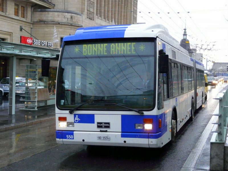TL - VanHool Gelenkbus Nr.550  VD 1524 unterweg auf der Linie 21 in Lausanne mit Besondere Anschrift zum Jahreswechsel 2008-2009 am 31.12.2008
