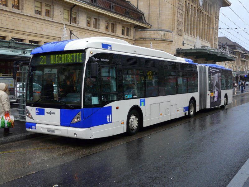 TL - VanHool Gelenkbus Nr.569  VD 373865 unterweg auf der Linie 21 in Lausanne am 31.12.2008