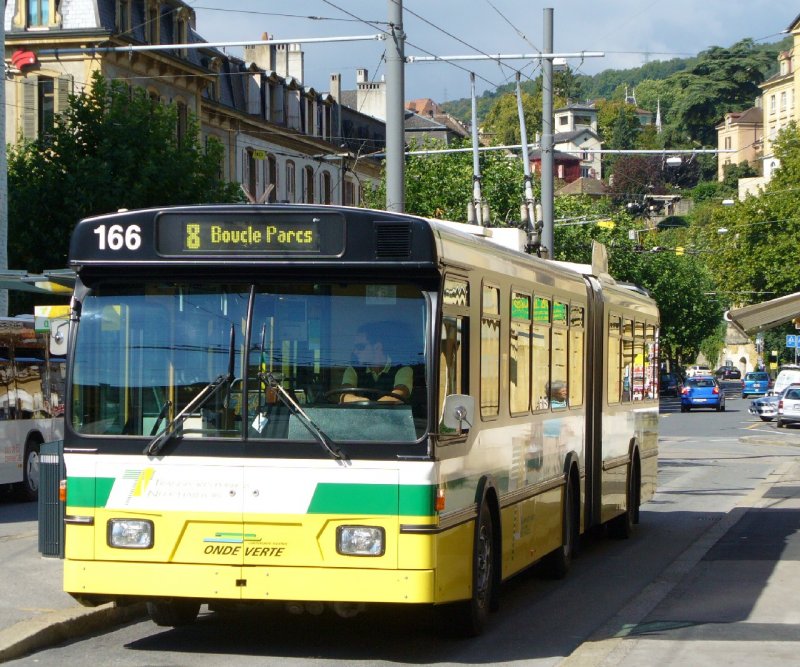 TN - FBW/Hess  Trolleybus Nr.166 bei der Haltestelle Place Pury am 19.09.2007