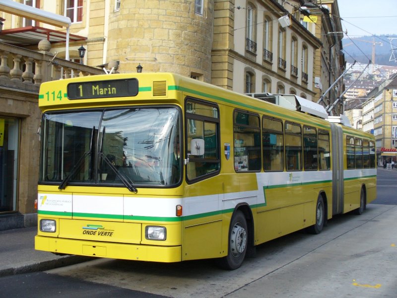 TN - NAW / Hess Trolleybus Nr.114 bei der Haltestelle Place Pury am 03.01.2008