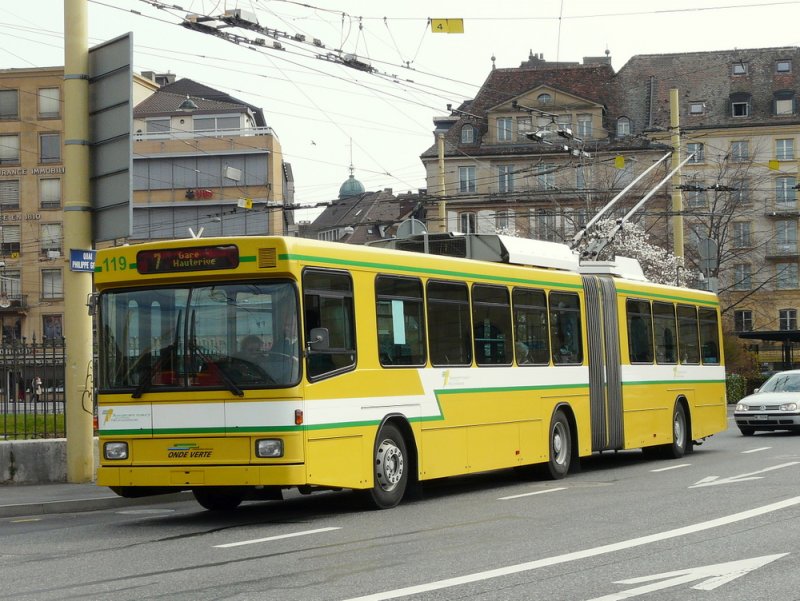 TN - NAW-Hess Trolleybus Nr.119 unterwegs auf der Linie 7 in der Stadt Neuchtel am 04.04.2009