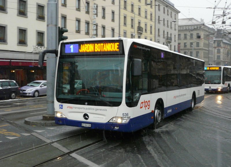 TPG - Mercedes Citaro Bus Nr.536  GE 960598 unterwegs auf der Linie 1 in Genf am 31.12.2008