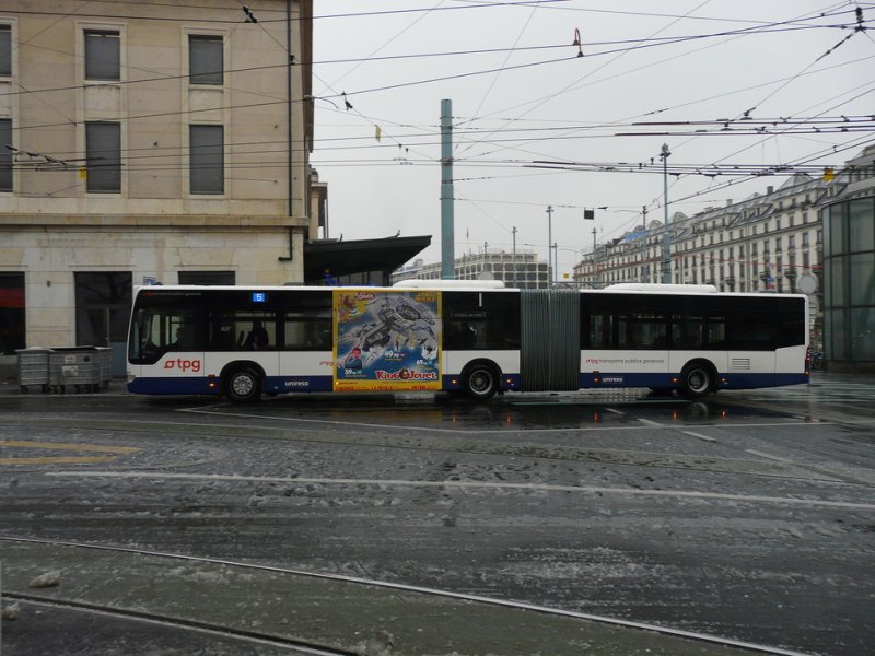 TPG - Mercedes Citaro Gelenkbus Nr.163 GE 960547 unterwegs auf der Linie 5 in Genf am 31.12.2008