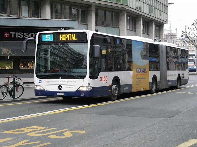 TPG - Mercedes Citaro Gelenkbus Nr.156 GE 960540 unterwegs auf der Linie 5 in Genf am 03.01.2009