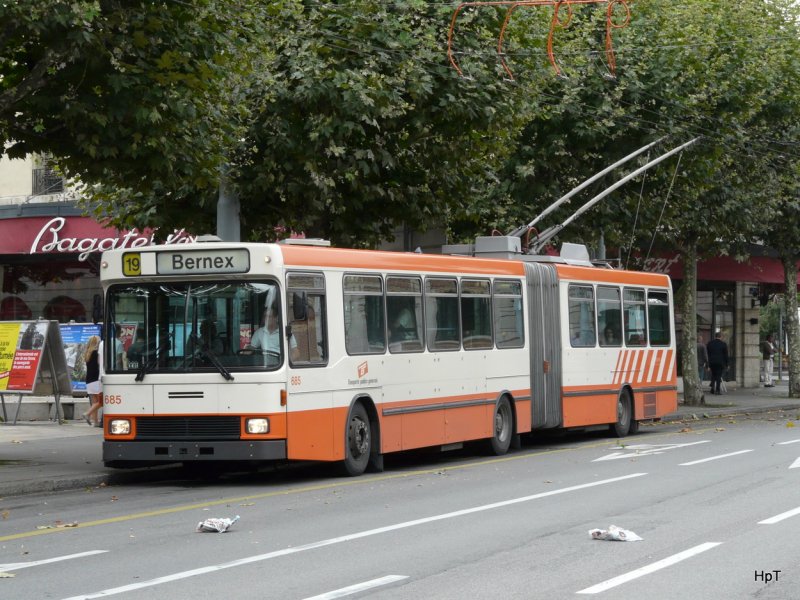 TPG - NAW-Hess-Siemens BGT 5-25 Trolleybus Nr.685 eingeteilt auf der Linie 19 unterwegs in Genf am 04.09.2009