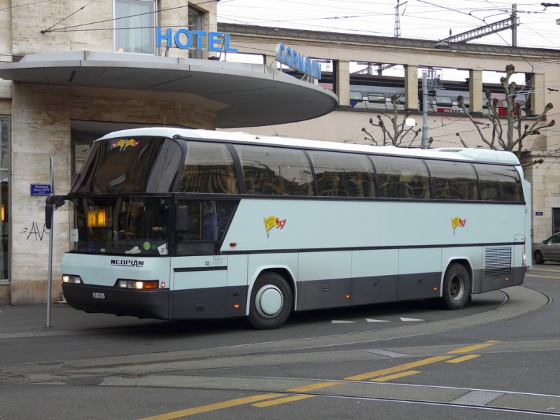 TPG - Neoplan Reisebus Nr.73 GE 96516  unterwegs in Genf am 03.01.2009