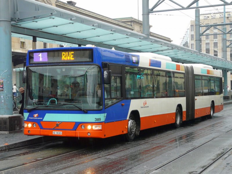 TPG - Volvo Gelenkbus Nr.389 GE 96365 eingeteilt auf der Linie 1 unterwegs in Genf am 31.12.2008