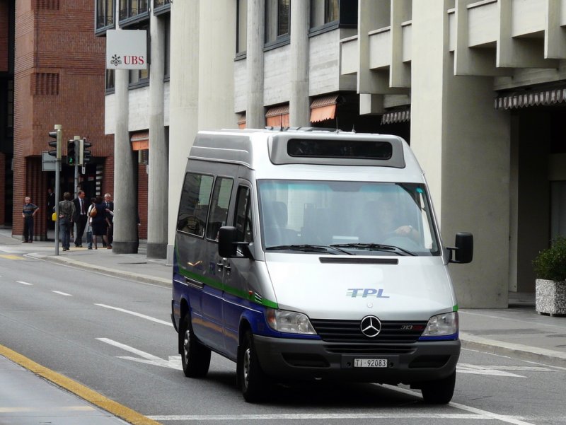 TPL - Mercedes 313  Nr.102 TI 92083 unterwegs in der Stadt Lugano am 13.05.2009