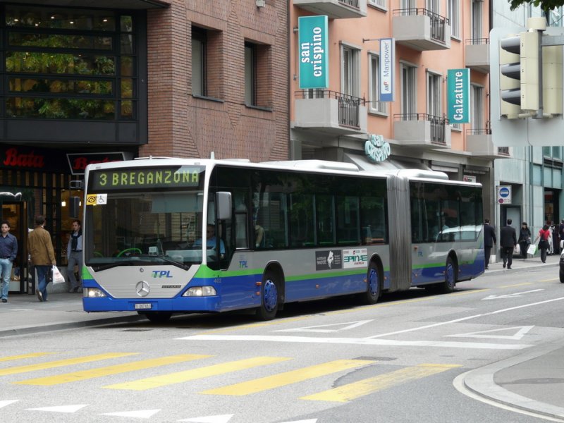 TPL - Mercedes Citaro Gelenkbus Nr.402  TI 207013 unterwegs auf der Linie 3 in der Stadt Lugano am 13.05.2009