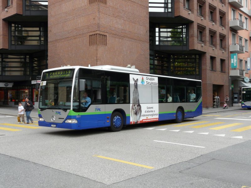 TPL - Mercedes Citaro Nr.320  TI 163636 unterwegs auf der Linie 1 in der Stadt Lugano am 13.05.2009