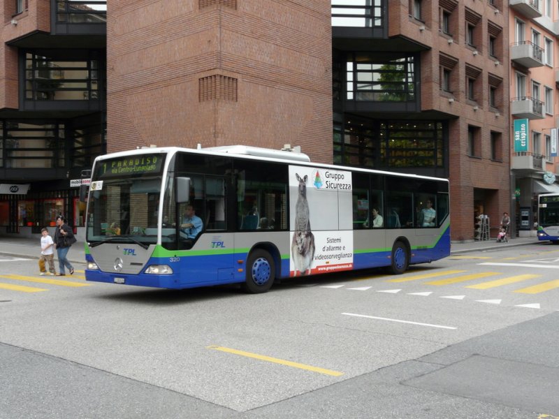 TPL - Mercedes Citaro Nr.320  TI 163636 unterwegs auf der Linie 1 in der Stadt Lugano am 13.05.2009
