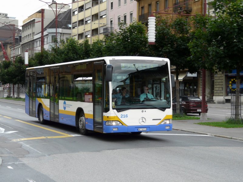 trn La Chaux de Fonds - Mercedes Citaro Nr.216  NE 56216 unterwegs auf der Linie 3 in der Stadt La Chaux de Fonds am 04.07.2009