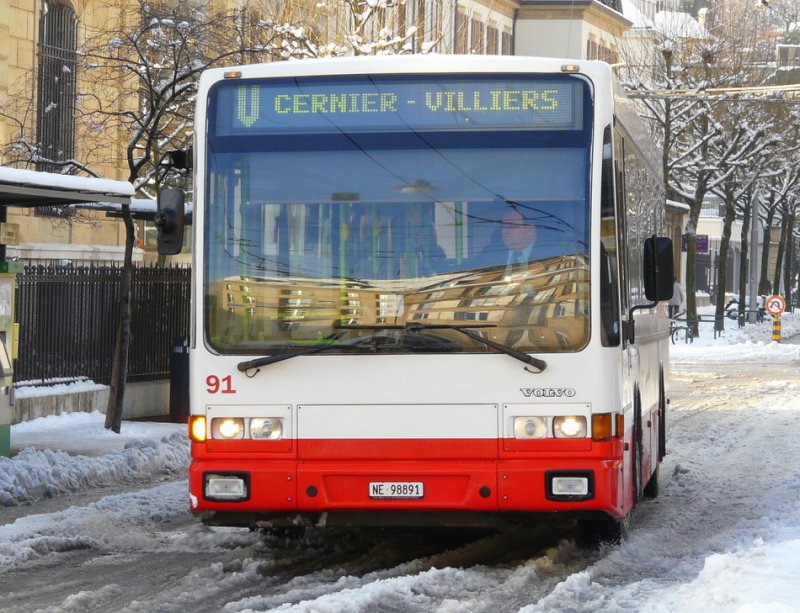 trn - Volvo Nr.91  NE 98891 unterwegs in Neuchatel am 01.01.2009