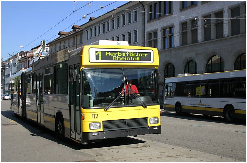 Trolleybus der Linie 1 vor dem Bahnhof Schaffhausen. 20.10.2006 (Matthias)