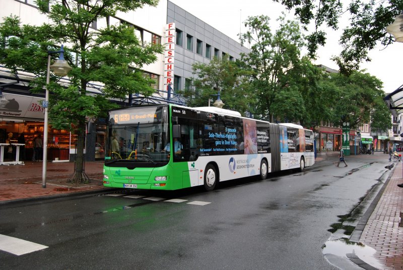 Und auch ein groer verirrt sich mal auf die Linie 6, zu sehen Hako 58 am Westentor in Hamm.