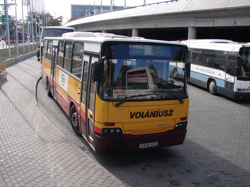 UNd noch ein Ikarus am buszplyaudvar Stadionok Budapest. Aufgenommen am 21.10.2007