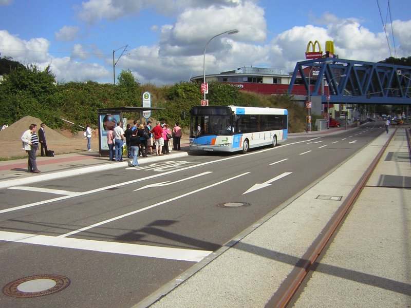Und wieder ein anderes Motiv eines Solaris-Bus am Rmerkastell.