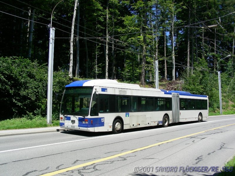 Van Hool AG 300 unterhalb von croix blanche.