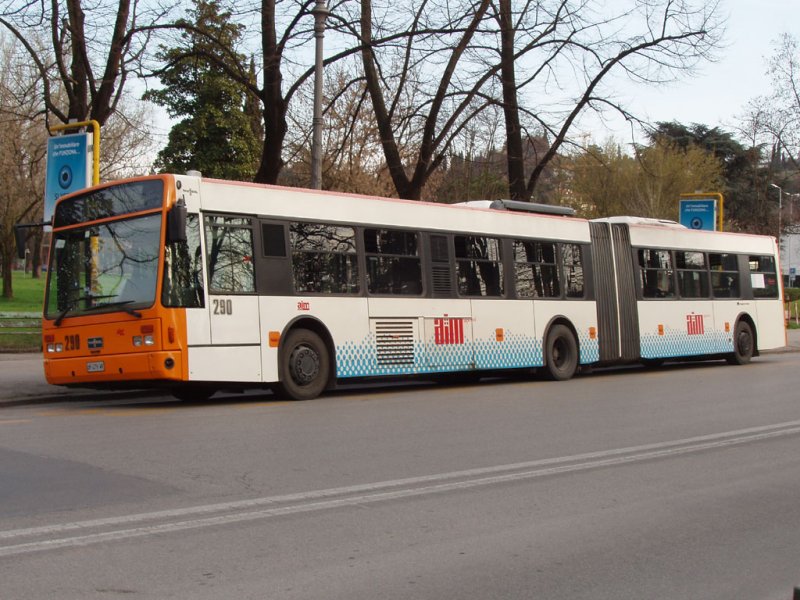 Van Hool AG300 290 der AIM Vicenza.