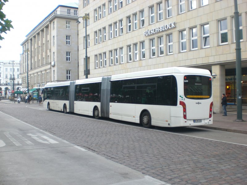 Van Hool AGG 300 auf der Linie 5 nach Bahnhof Burgwedel an der Haltestelle Rathausmarkt.
